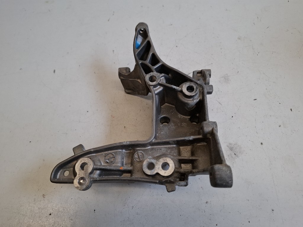 Citroen C4  generátortartóbak 9684613880 2. kép