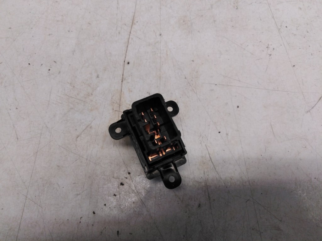 Kia Soul jobb hátsó ablakemelõ kapcsoló 4885201110 2. kép