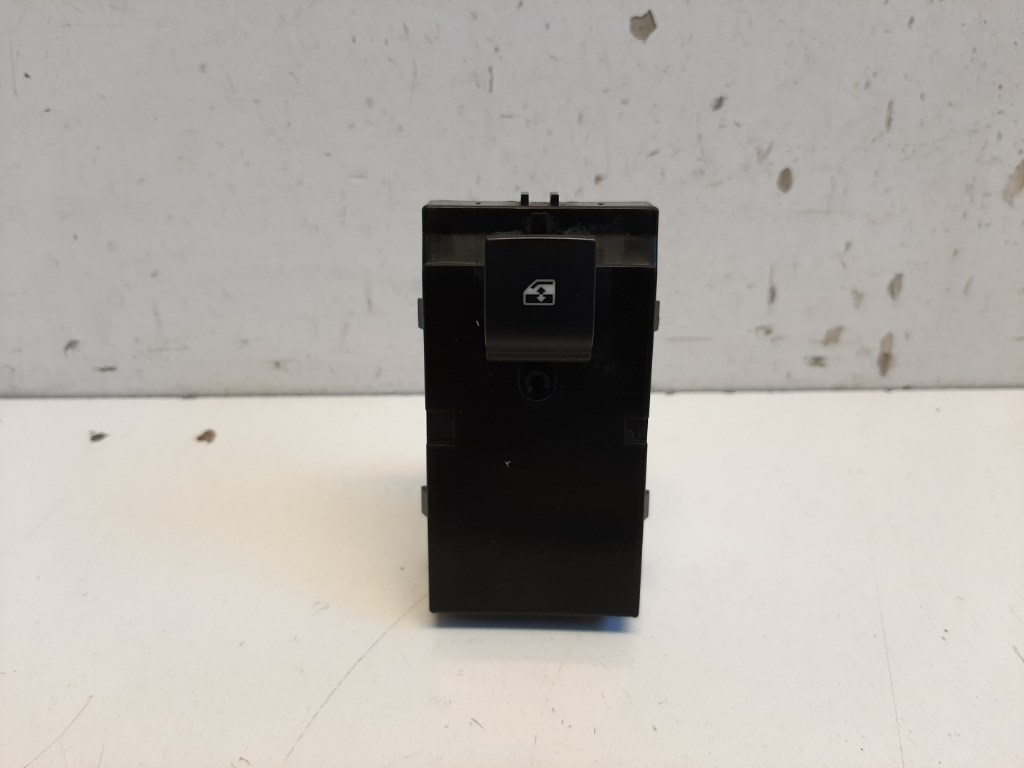 Opel Astra J jobb elsõ ablakemelõ kapcsoló 13301886 1. kép