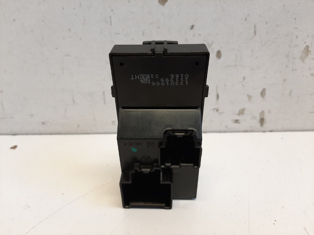 Opel Astra J jobb elsõ ablakemelõ kapcsoló 13301886 2. kép