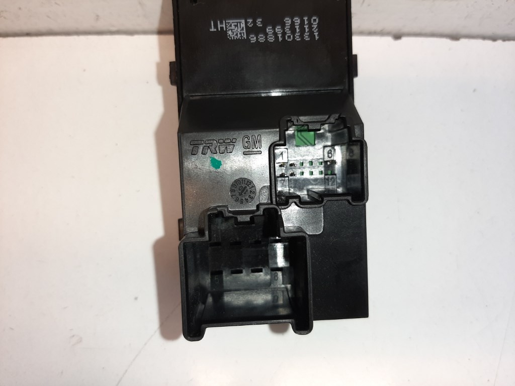 Opel Astra J jobb elsõ ablakemelõ kapcsoló 13301886 3. kép