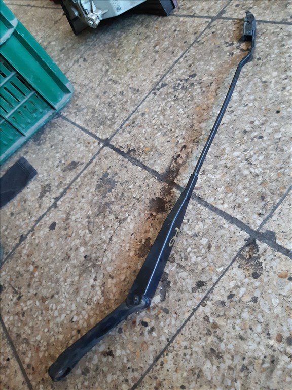 Opel Astra G Jobb Elsõ Ablaktörlõ Kar 90 559 601 RH 2. kép