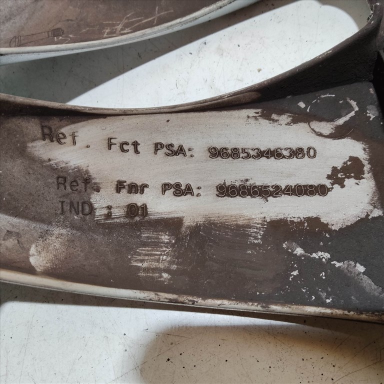 209542 Citroen C3 2010-2016 15"-os dísztárcsa (1db) a  képen látható sérüléssel 9686524080 3. kép