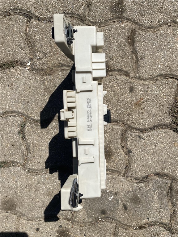 Ford Focus mk2 4M5T14A073 Biztosítéktábla Utastér 2. kép
