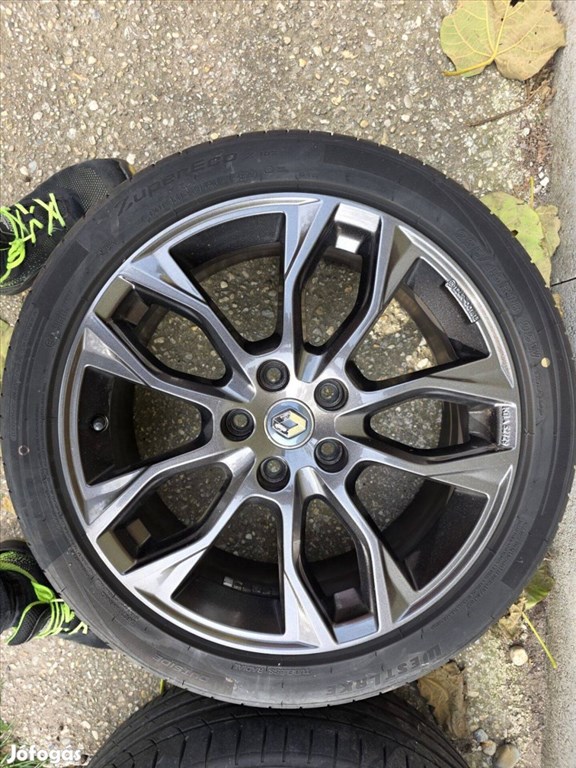  5x114.3 lyukosztású 18" újszerű Borbet alufelni, rajta 225/45 kopott nyári gumi gumi  1. kép