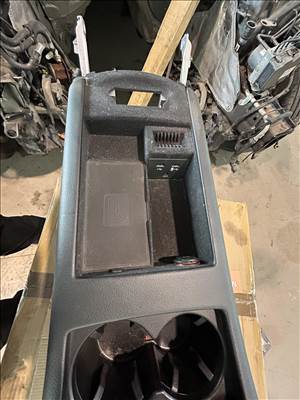 Audi A6 (C7 - 4G) Könyöklő,közép konzol 