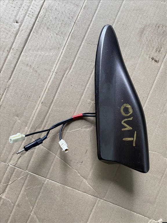 Mitsubishi Outlander III GPS antenna 1. kép