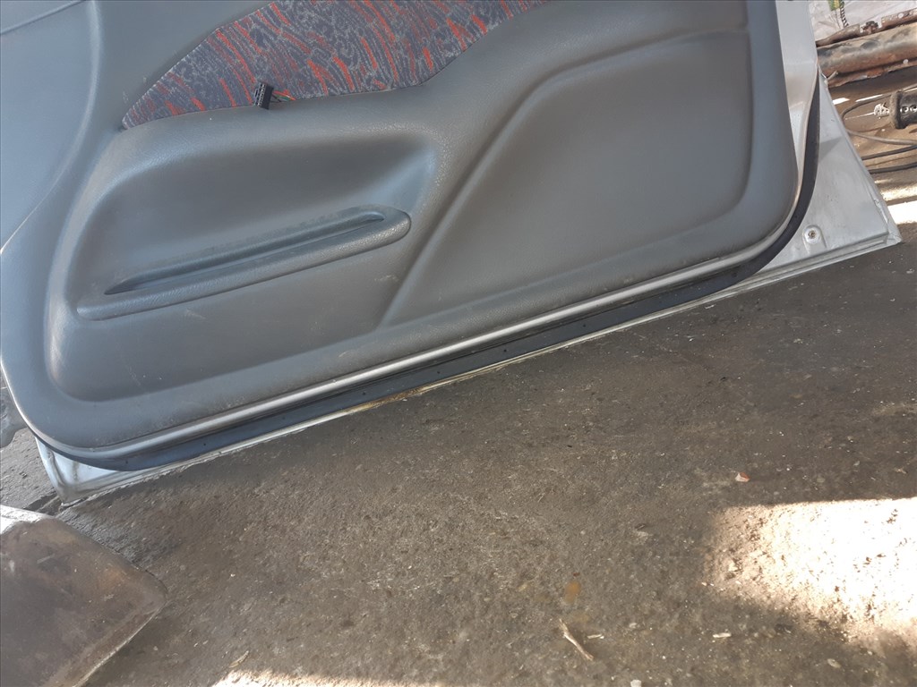 Suzuki Swift II 96-03 Jobb Elsõ Ajtó 3. kép