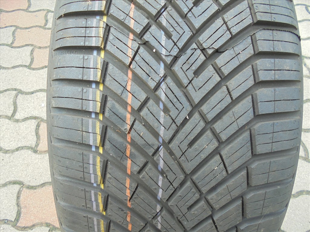 Új 235/45 R 18-as 1 db Continetal 2023-as néyévszakos gumi eladó 2. kép