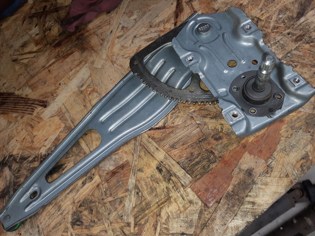 Toyota Yaris 05-10 Bal Hátsó Ablakemelõ Szerkezet Mechanikus 1. kép