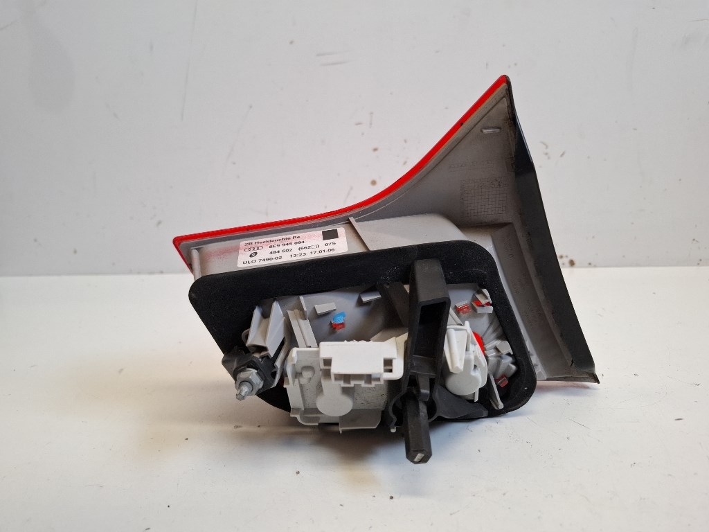 Audi A4 kombi (8E B7) jobb hátsó belsõ lámpa 8E9945094 2. kép