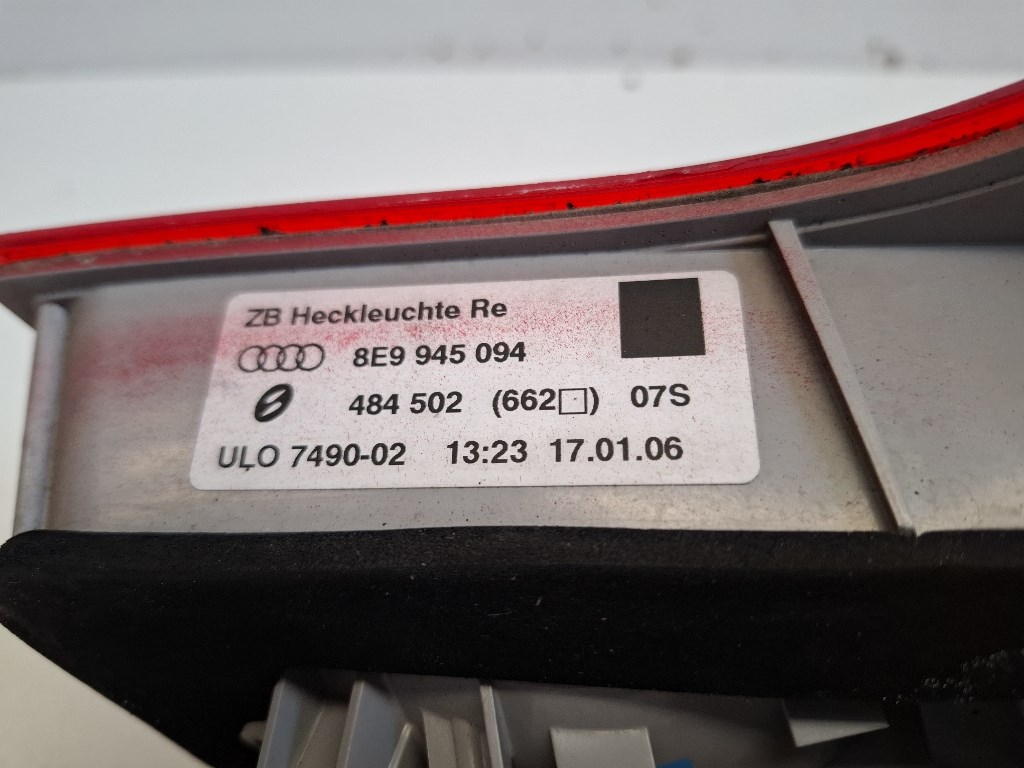 Audi A4 kombi (8E B7) jobb hátsó belsõ lámpa 8E9945094 4. kép
