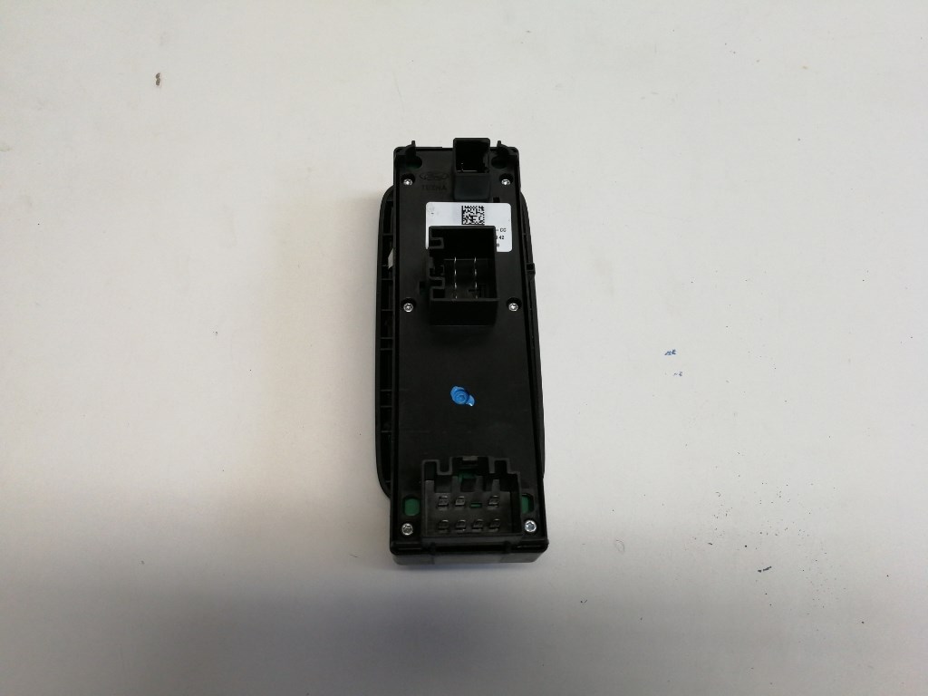 Ford Fiesta bal elsõ ablakemelõ kapcsoló 8A6T14A132CC 2. kép