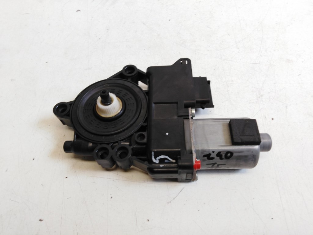 Hyundai I 40 jobb elsõ ablakemelõ motor 2. kép