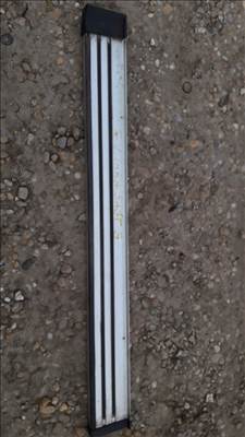 Suzuki Grand Vitara -05 Jobb Fellépő