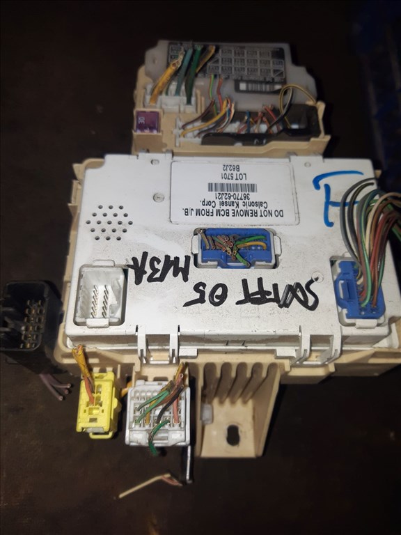 Suzuki Swift III 04-10 Biztosítéktábla / Relé Tábla YN2-C1L 1. kép