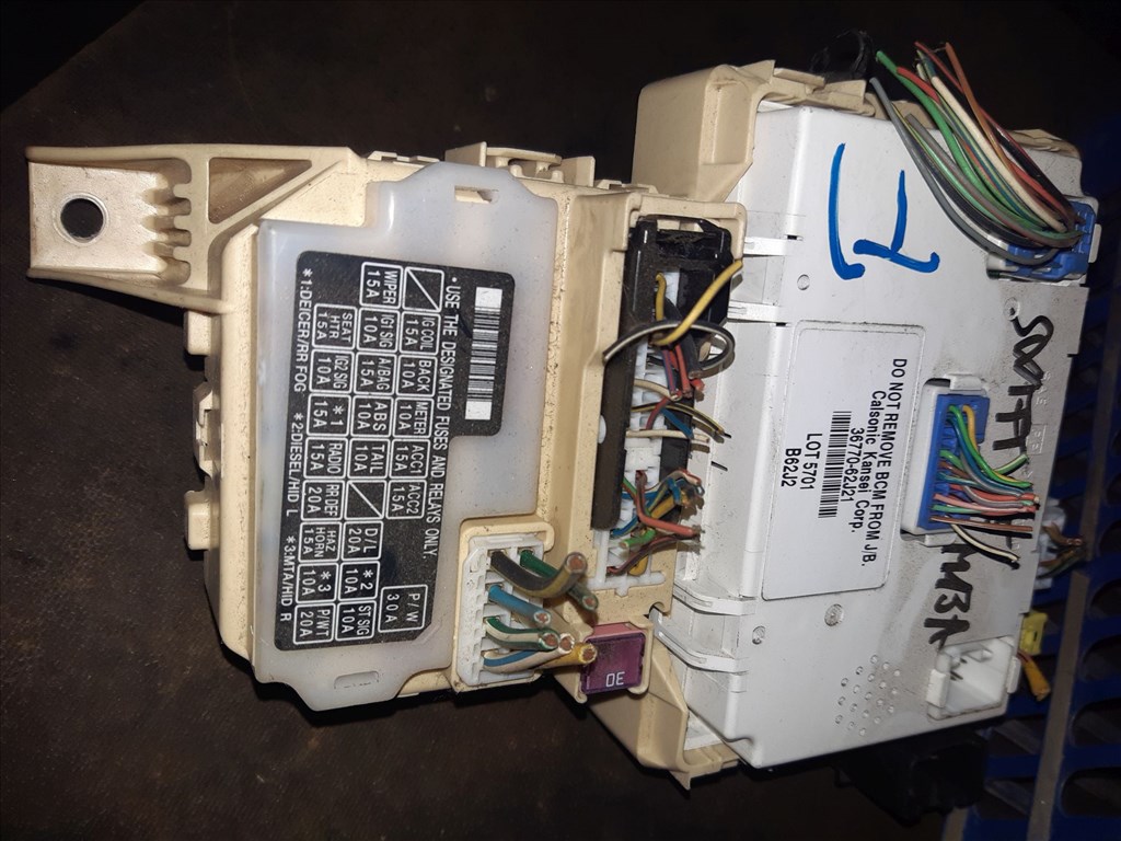 Suzuki Swift III 04-10 Biztosítéktábla / Relé Tábla YN2-C1L 2. kép