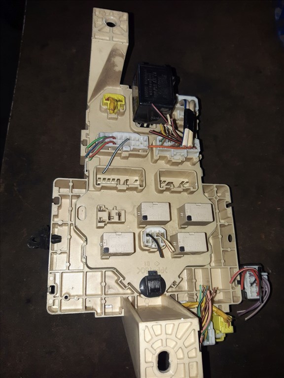 Suzuki Swift III 04-10 Biztosítéktábla / Relé Tábla YN2-C1L 3. kép