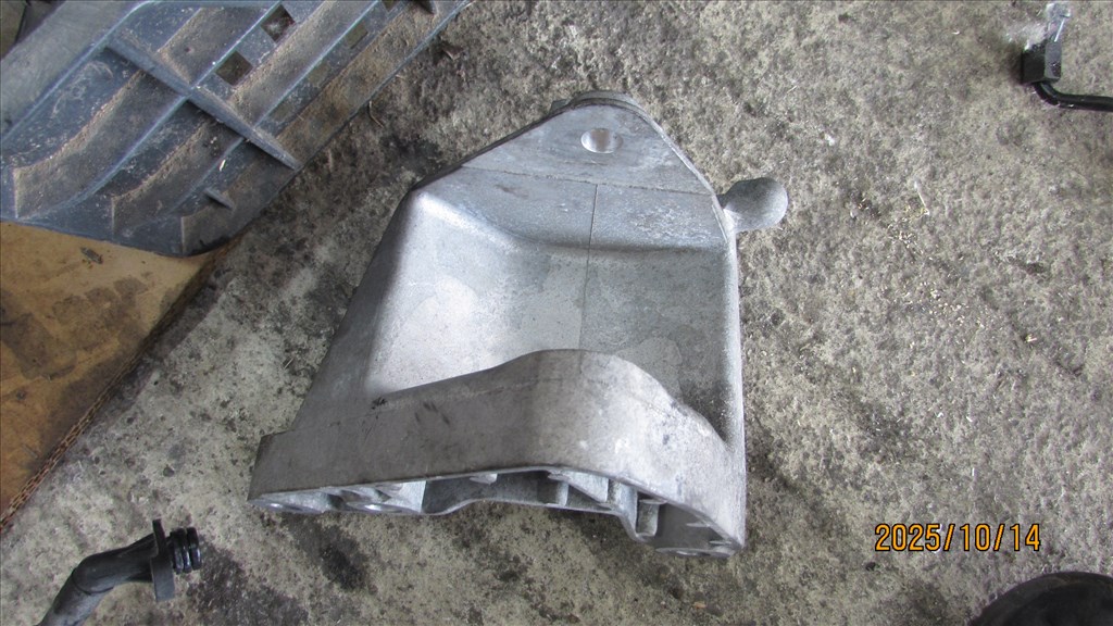 Opel Zafira C Tourer 2013 2.0D A20DTH motortartó bak  13248665 3. kép