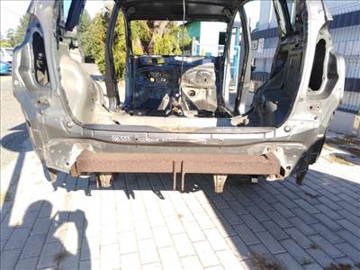 Toyota Corolla verso (AR10) hátfal