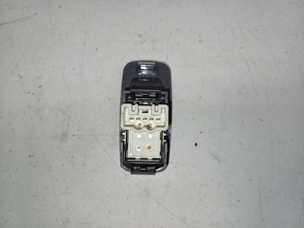 Toyota Rav 4 (XA20) bal hátsó ablakemelõ kapcsoló 2. kép