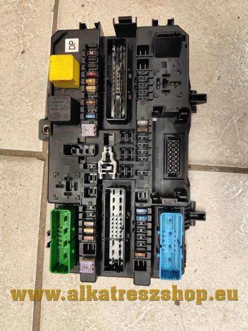 Opel Astra H REC modul - biztosítéktábla csomagtér 13181278 DP 1. kép