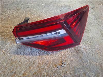 Skoda Karoq Jobb hátsó lámpa 