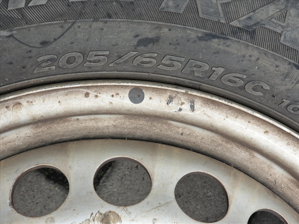  5x120 16" lemezfelni pár Hankook teherautó gumival (26134)  5. kép