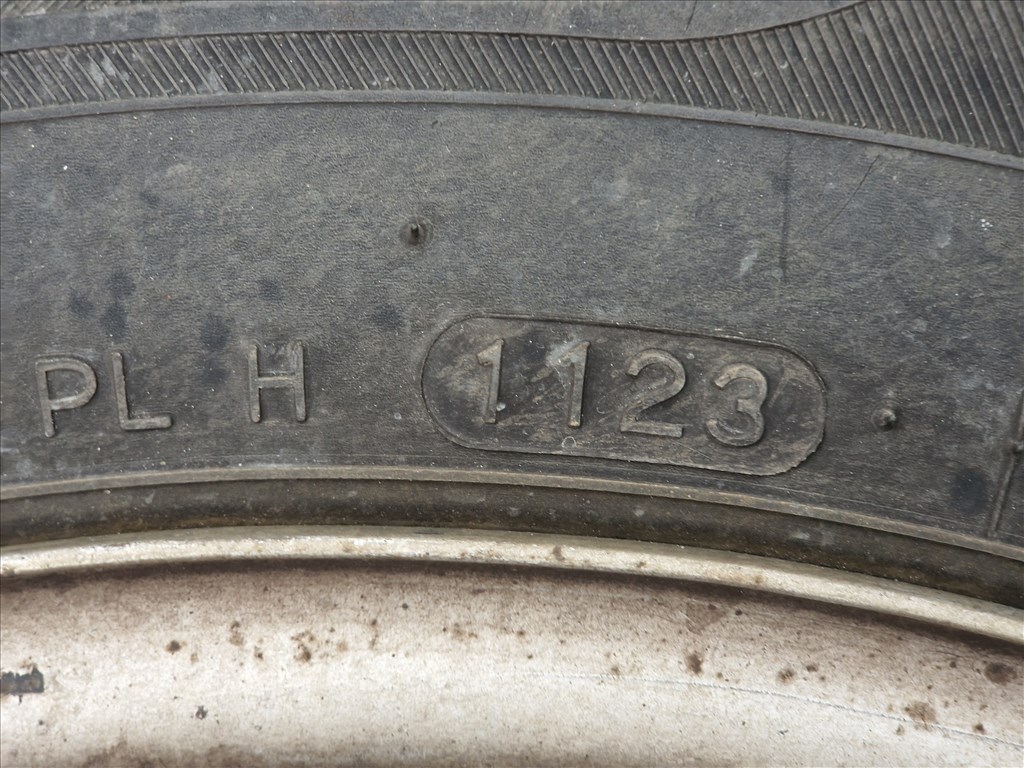  5x120 16" lemezfelni pár Hankook teherautó gumival (26134)  6. kép