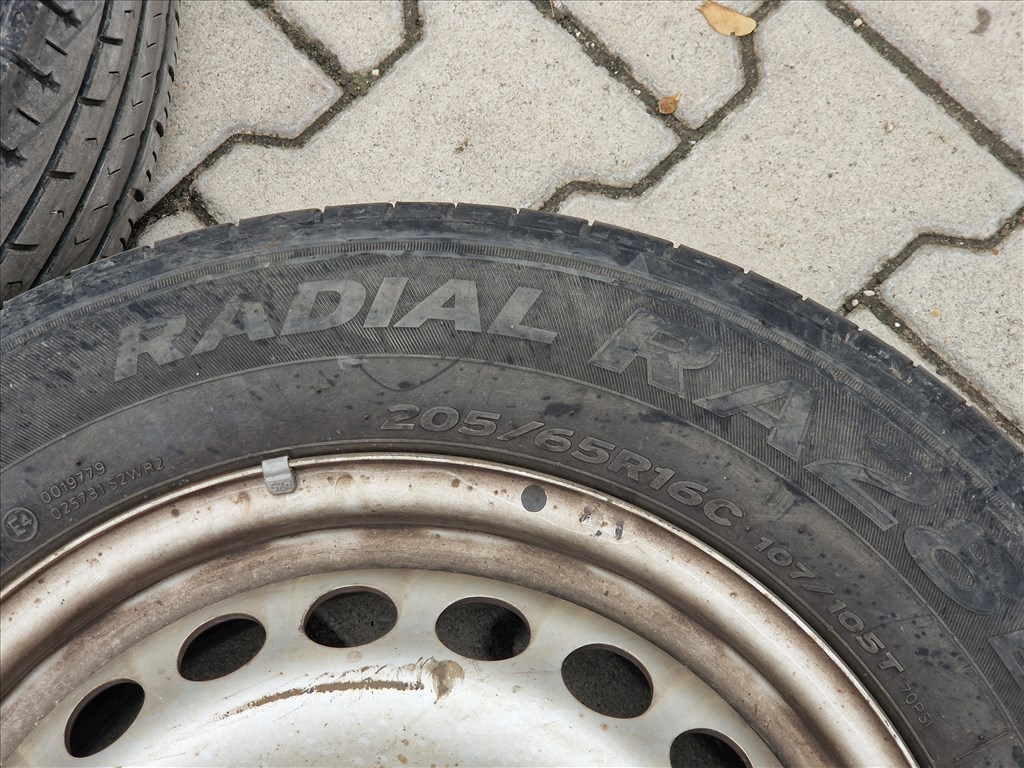  5x120 16" lemezfelni pár Hankook teherautó gumival (26134)  7. kép