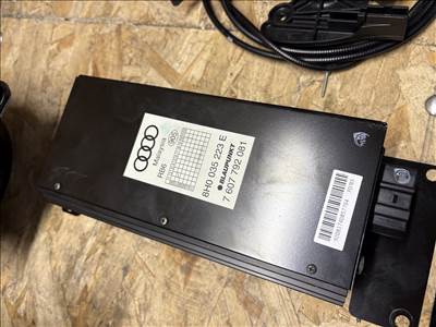 Audi A4 (B6/B7) Cabriolet 3.0 TDI Quattro Blaupunkt erősítő  8h0035223e