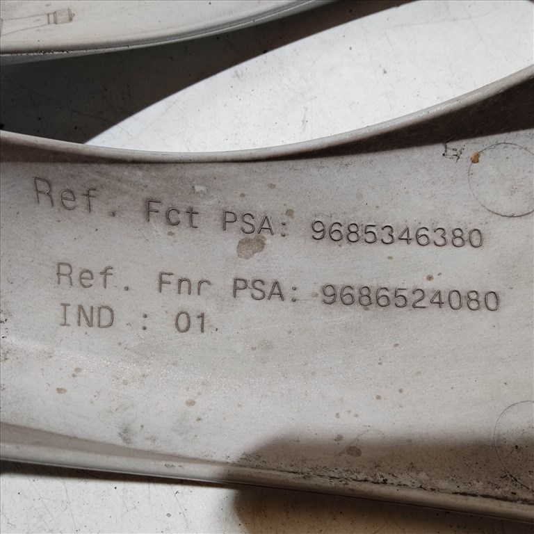 209541 Citroen C3 2010-2016 15"-os dísztárcsa (1db) a képen látható állapotban 9686524080 3. kép