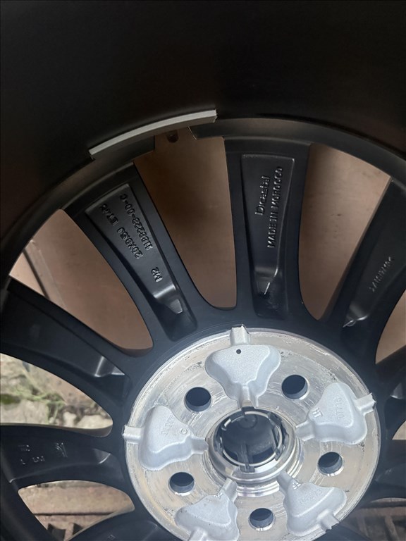 Tesla Model Y Induction nyári garnitúra Michelin Pilot Sport EV TO 255/40 R20 20X9.5J 1188223-00-C 8. kép
