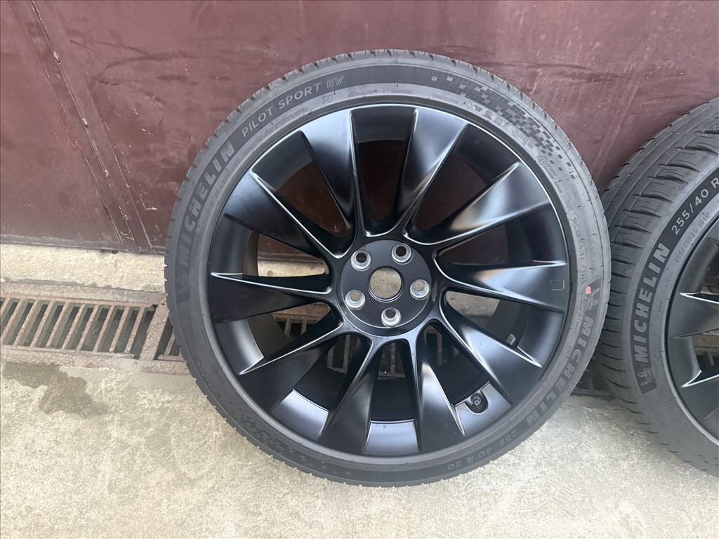 Tesla Model Y Induction nyári garnitúra Michelin Pilot Sport EV TO 255/40 R20 20X9.5J 1188223-00-C 12. kép