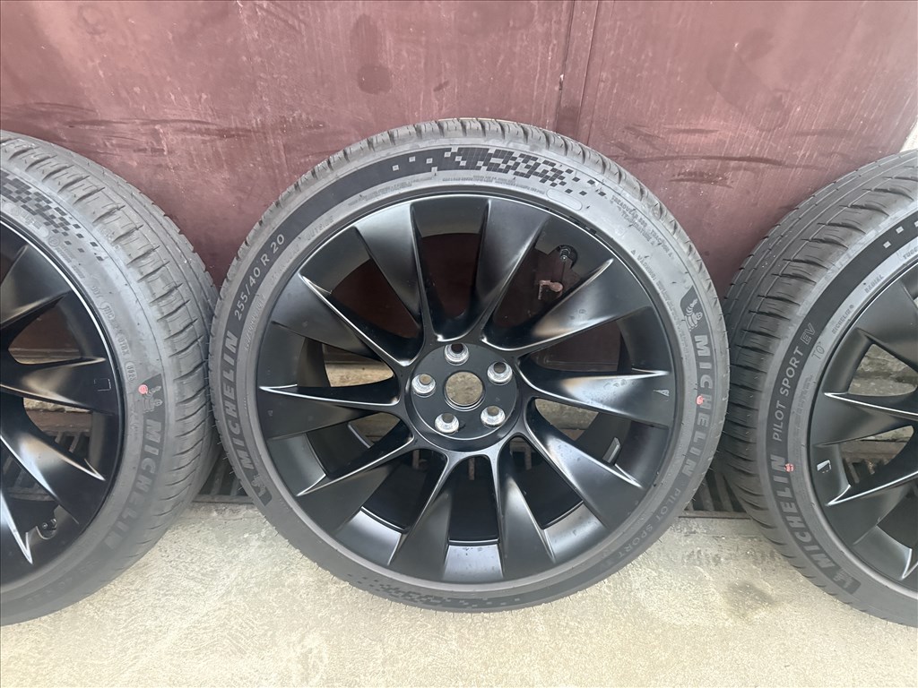 Tesla Model Y Induction nyári garnitúra Michelin Pilot Sport EV TO 255/40 R20 20X9.5J 1188223-00-C 13. kép