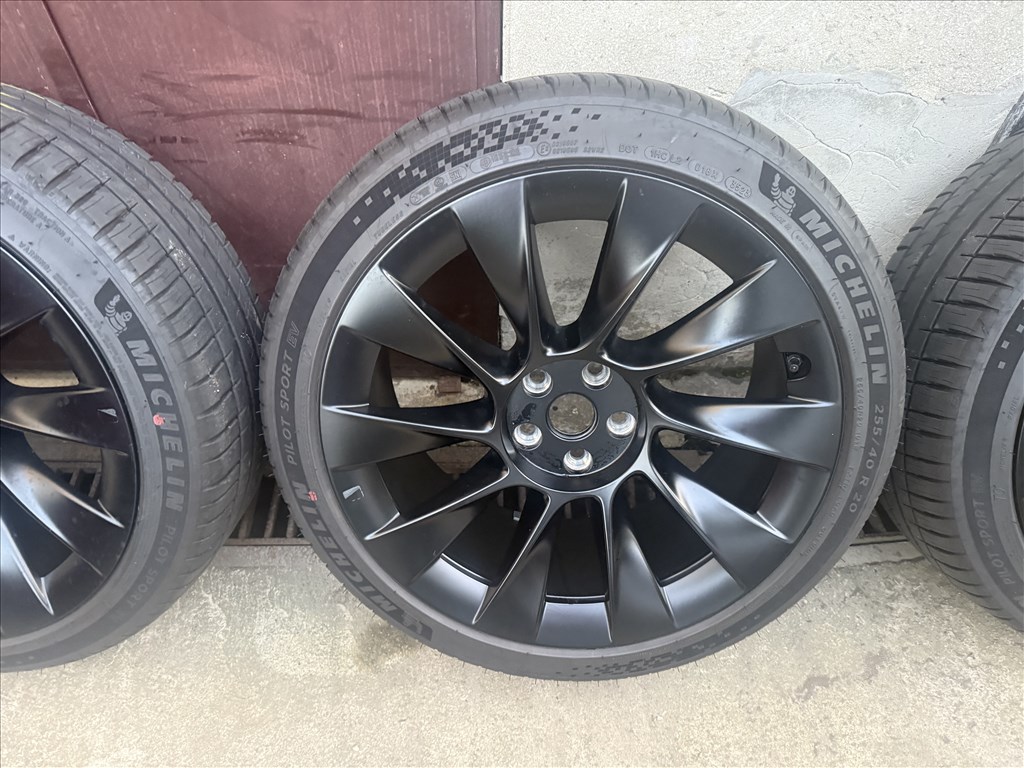 Tesla Model Y Induction nyári garnitúra Michelin Pilot Sport EV TO 255/40 R20 20X9.5J 1188223-00-C 14. kép