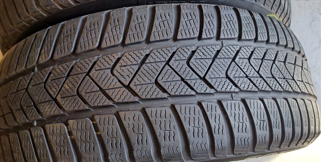 Defekttűrő Pirelli Sottozero3 Winter 245/45 R19 téli gumik 2db 1. kép