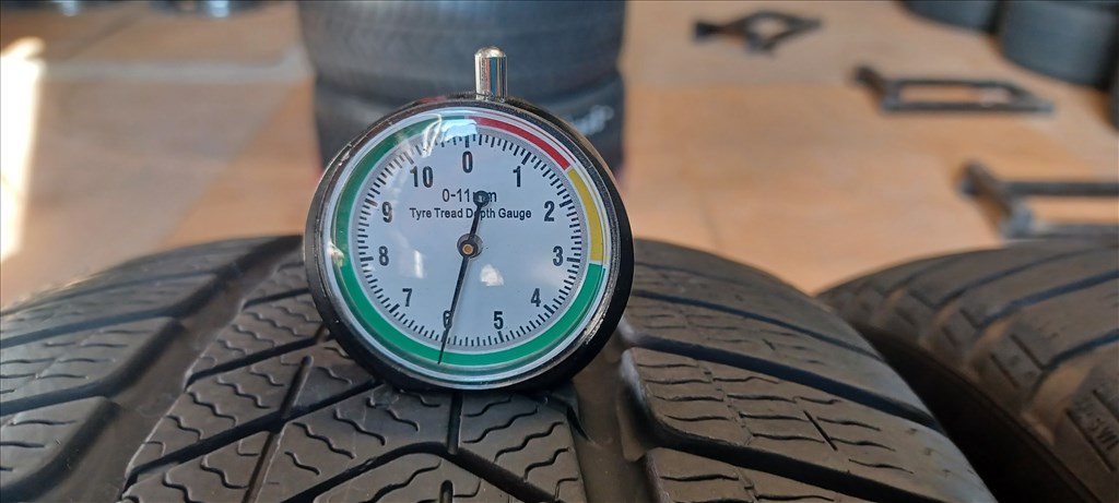 Defekttűrő Pirelli Sottozero3 Winter 245/45 R19 téli gumik 2db 4. kép