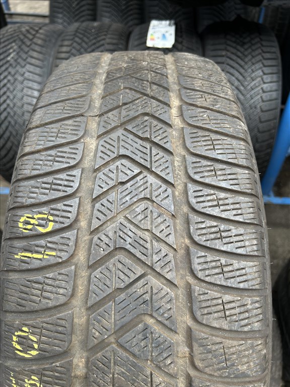 2db 235/60×18″ Pirelli téli gumiabroncs. (3752442) 2. kép