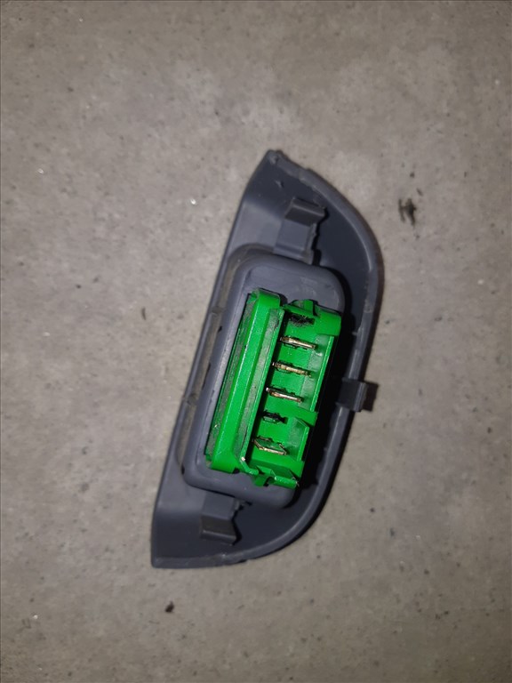 Toyota Aygo Jobb Elsõ Ablakemelõ Kapcsoló 74231-0H010 2. kép