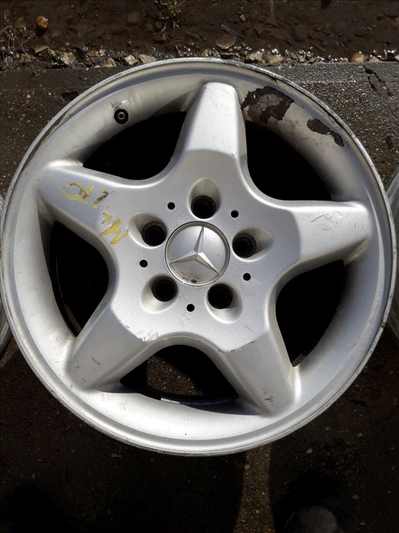 Mercedes ML 270 <p>Gyáriszám:<br> 163 401  0102</p><p>Felni méret: 16"</p><p>Furatszám: 5</p><p>Osztókör: 112.0</p><p>ET szám: ET47</p><p>Állapot: Normál</p><p>Érdeklõdéskor hivatkozzon erre: KIN-40081</p><p>Bármire van szüksége hívjon bizalommal!<br>Kizárólag munkaidõben hétfõtõl - péntekig 8-12 13-16 óráig!<br>Alkatrészek széles választékban!<br>Hivatalos Regisztrált Autobontó Kecel!<br>Vásároljon Megbízható Helyrõl Beszerelési Garanciával Profiktól!</p> 65000 2. kép