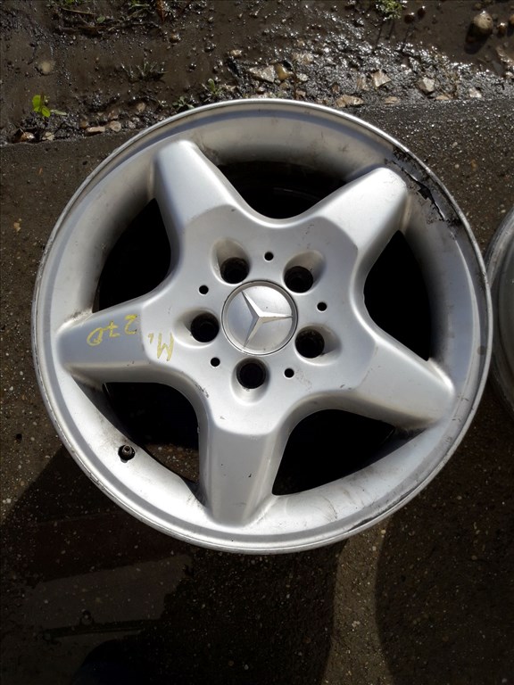 Mercedes ML 270 <p>Gyáriszám:<br> 163 401  0102</p><p>Felni méret: 16"</p><p>Furatszám: 5</p><p>Osztókör: 112.0</p><p>ET szám: ET47</p><p>Állapot: Normál</p><p>Érdeklõdéskor hivatkozzon erre: KIN-40081</p><p>Bármire van szüksége hívjon bizalommal!<br>Kizárólag munkaidõben hétfõtõl - péntekig 8-12 13-16 óráig!<br>Alkatrészek széles választékban!<br>Hivatalos Regisztrált Autobontó Kecel!<br>Vásároljon Megbízható Helyrõl Beszerelési Garanciával Profiktól!</p> 65000 4. kép