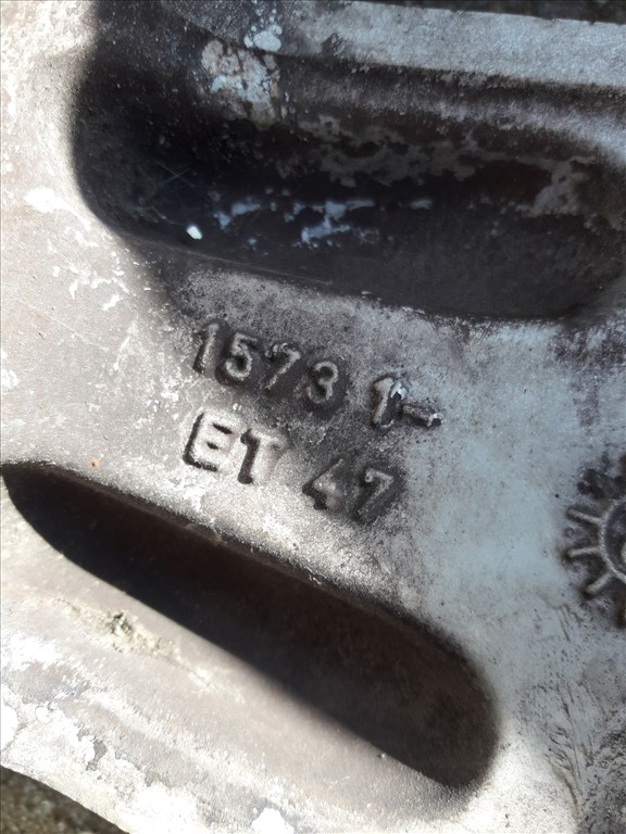 Mercedes ML 270 <p>Gyáriszám:<br> 163 401  0102</p><p>Felni méret: 16"</p><p>Furatszám: 5</p><p>Osztókör: 112.0</p><p>ET szám: ET47</p><p>Állapot: Normál</p><p>Érdeklõdéskor hivatkozzon erre: KIN-40081</p><p>Bármire van szüksége hívjon bizalommal!<br>Kizárólag munkaidõben hétfõtõl - péntekig 8-12 13-16 óráig!<br>Alkatrészek széles választékban!<br>Hivatalos Regisztrált Autobontó Kecel!<br>Vásároljon Megbízható Helyrõl Beszerelési Garanciával Profiktól!</p> 65000 6. kép