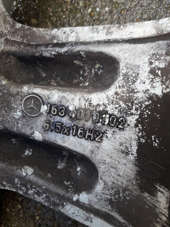 Mercedes ML 270 <p>Gyáriszám:<br> 163 401  0102</p><p>Felni méret: 16"</p><p>Furatszám: 5</p><p>Osztókör: 112.0</p><p>ET szám: ET47</p><p>Állapot: Normál</p><p>Érdeklõdéskor hivatkozzon erre: KIN-40081</p><p>Bármire van szüksége hívjon bizalommal!<br>Kizárólag munkaidõben hétfõtõl - péntekig 8-12 13-16 óráig!<br>Alkatrészek széles választékban!<br>Hivatalos Regisztrált Autobontó Kecel!<br>Vásároljon Megbízható Helyrõl Beszerelési Garanciával Profiktól!</p> 65000 7. kép