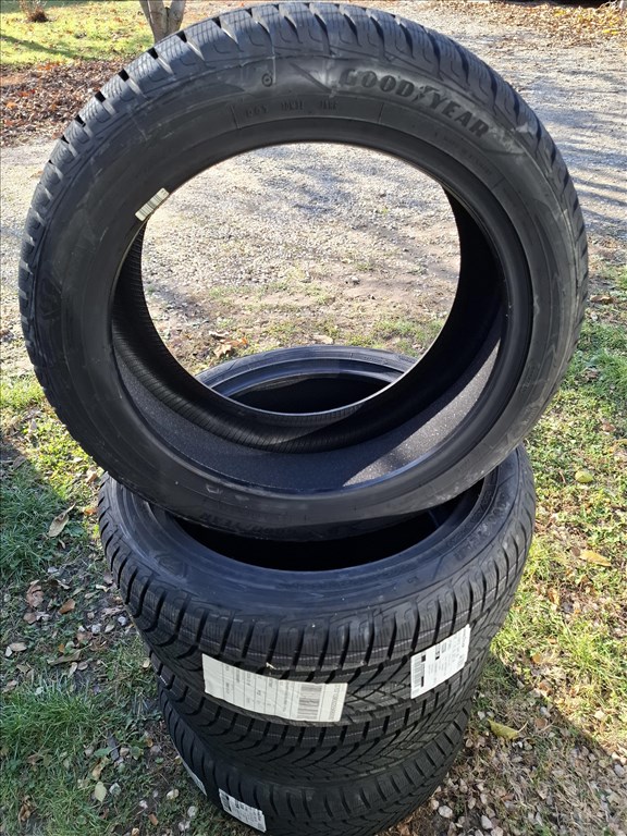 Új 255/4519" 104V Goodyear UltraGrip Performance+ T0 SCT  4. kép