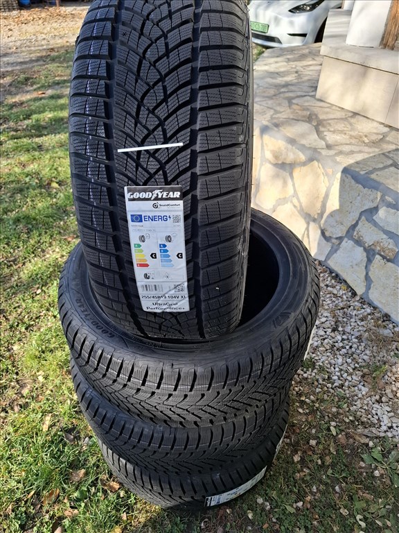 Új 255/4519" 104V Goodyear UltraGrip Performance+ T0 SCT  1. kép