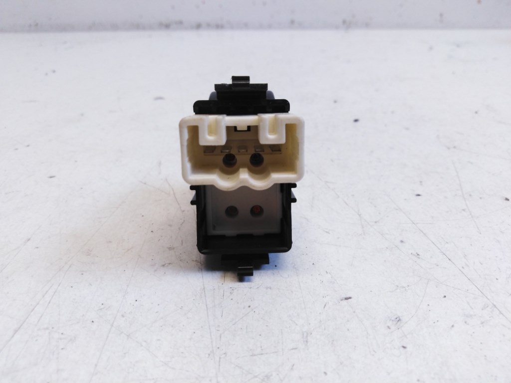 Toyota Rav 4 (XA20) jobb hátsó ablakemelõ kapcsoló 2. kép