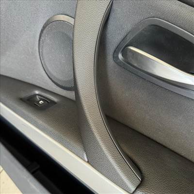 BMW E90/91/92/93 ajtóbehúzó/kapaszkodó Fekete jobb