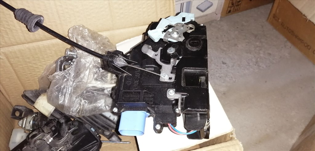 Skoda Octavia II jobb hátsó ajtózár eladó 4. kép