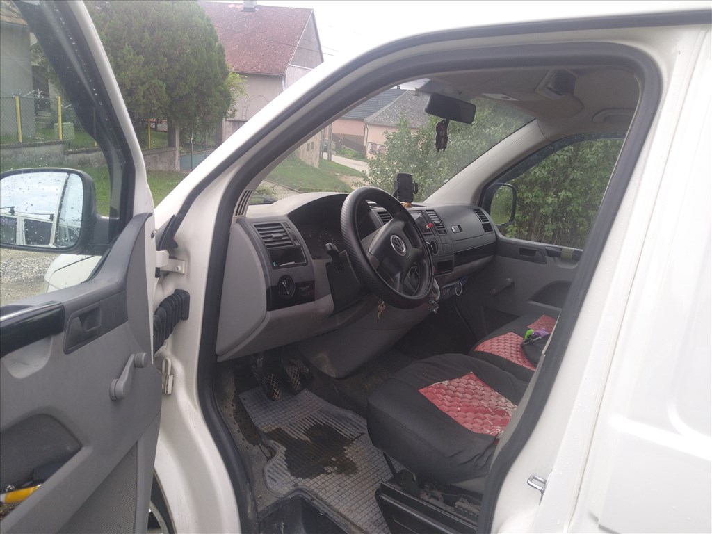 Eladó Volkswagen Transporter T5 haszonjármű 5. kép